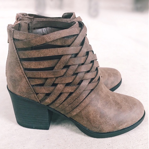 NEW! Washed Leather Basket Weave Ankle Bootie - Picture 4 of 8